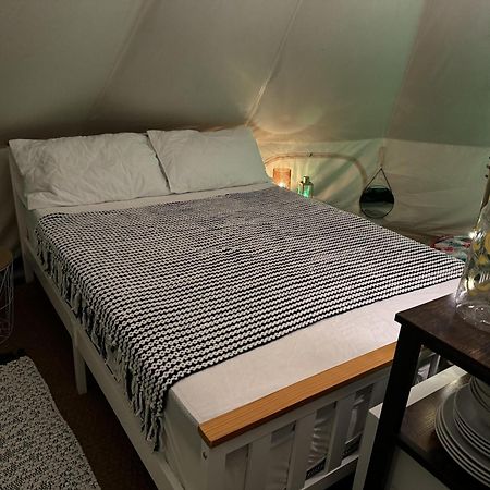 Spacious Bell Tent At Herigerbi Park Lincolnshire Villa Grantham Esterno foto