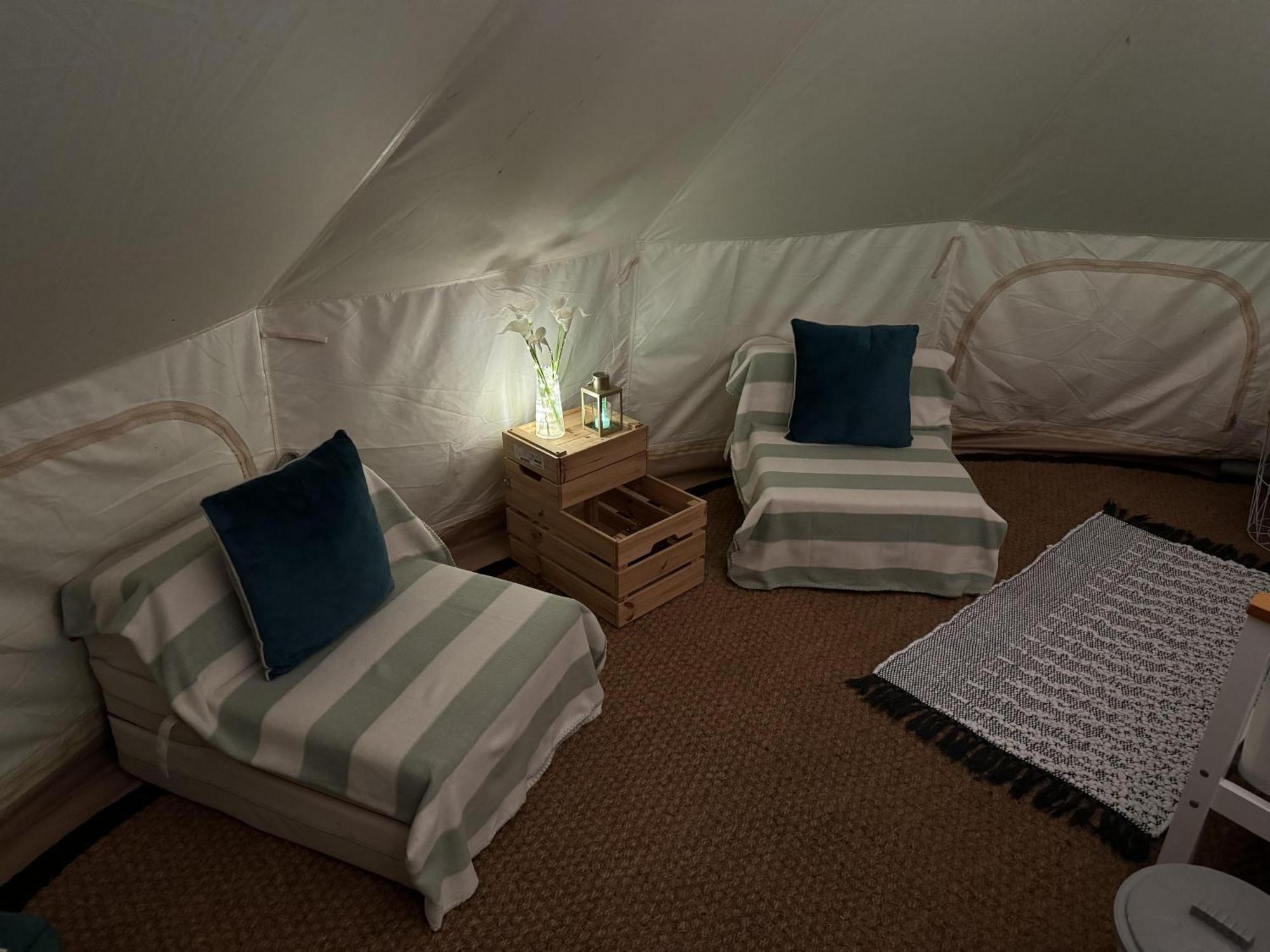 Spacious Bell Tent At Herigerbi Park Lincolnshire Villa Grantham Esterno foto
