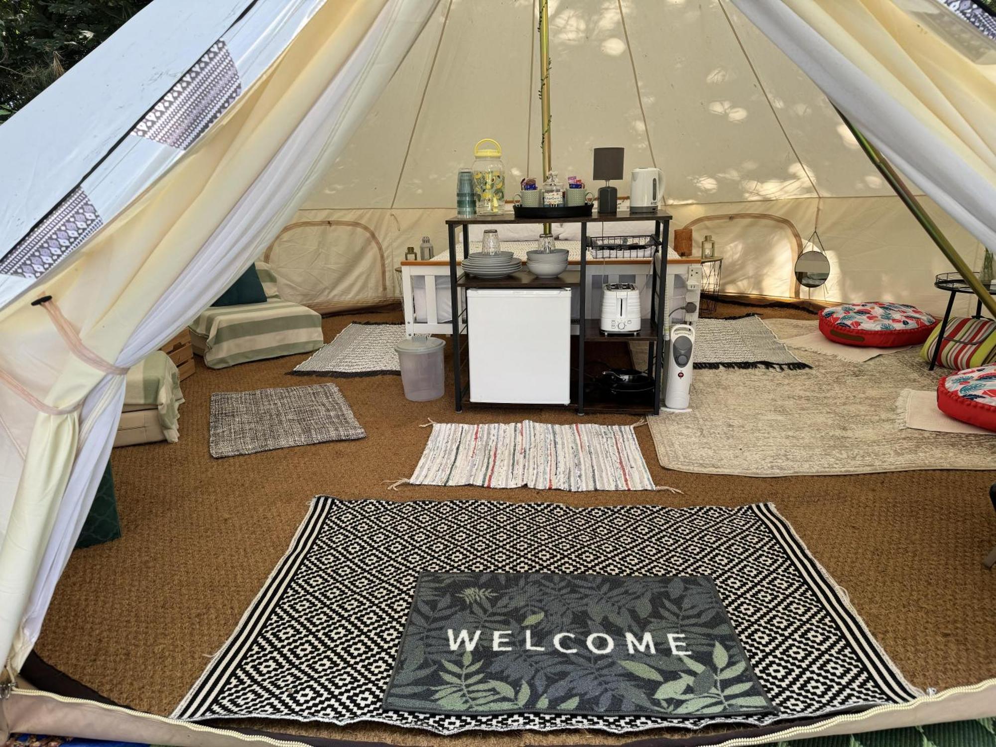 Spacious Bell Tent At Herigerbi Park Lincolnshire Villa Grantham Esterno foto